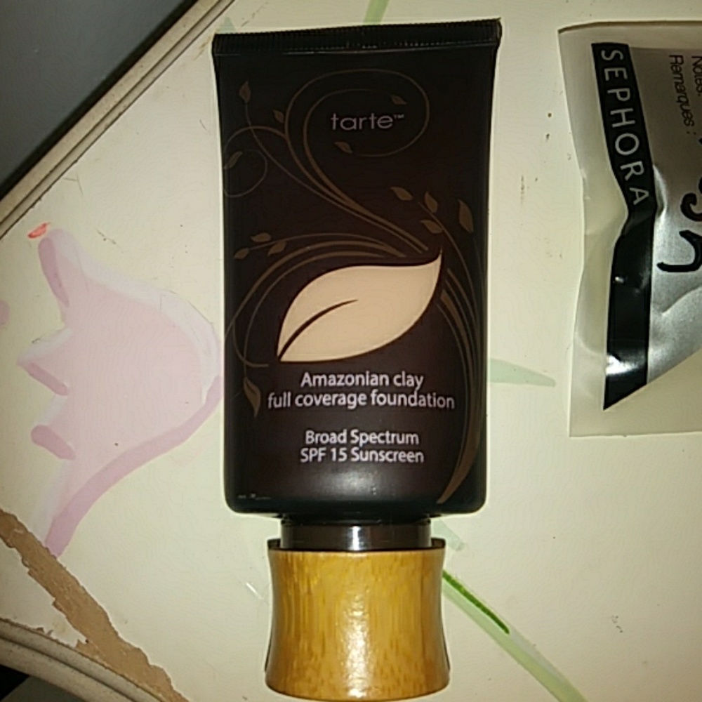 Tarte amazonian clay foundation